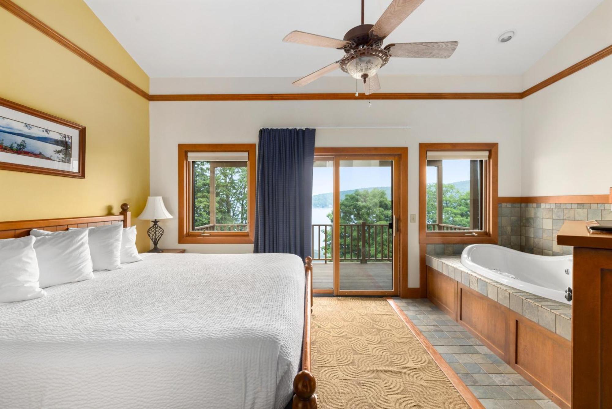 Sun Castle Resort Lake George Esterno foto
